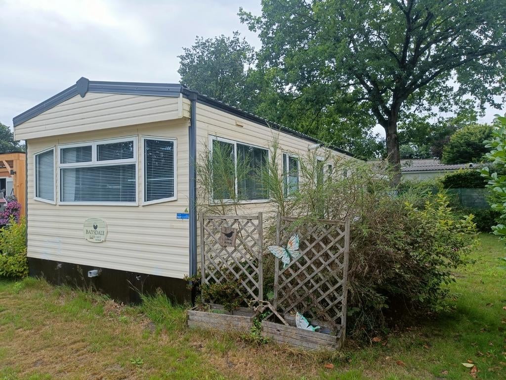 Wintervaste chalet met staanplaats in Alphen., Caravans en Kamperen, Stacaravans, Ophalen of Verzenden