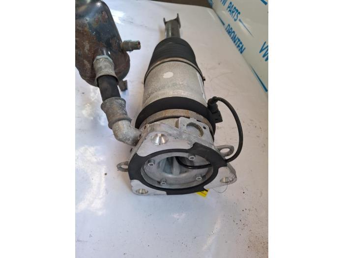 Schokdemperpoot rechts-achter van een Audi A8, Gebruikt, -, Verzenden, -