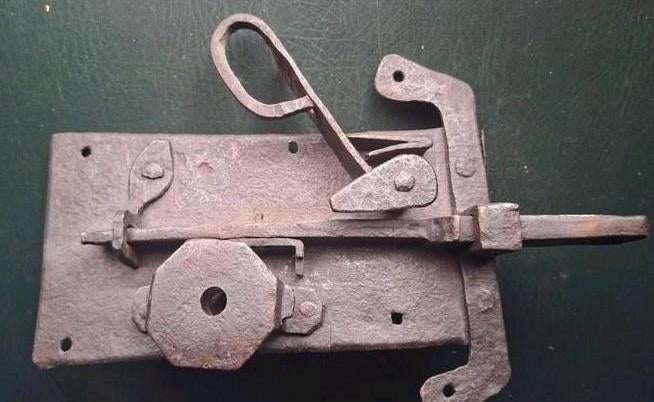 Antiek ijzeren slot met sleutel - werkt!, Ophalen of Verzenden