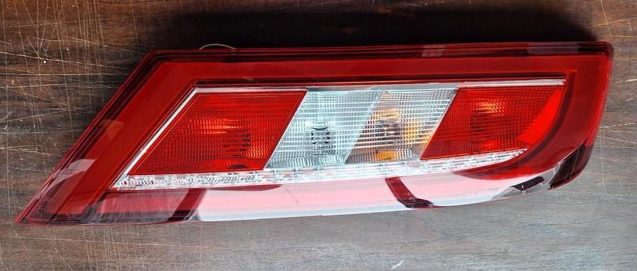 Hobby achterlicht gebruikt Rechts met hoekje eraf werkt goed, Ophalen of Verzenden, Gebruikt