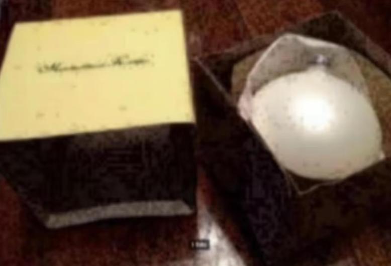 Grote ivoorkleurige kerstbal; mondgeblazen kerstglas; 16 cm, Diversen, Kerst, Ophalen of Verzenden, Zo goed als nieuw