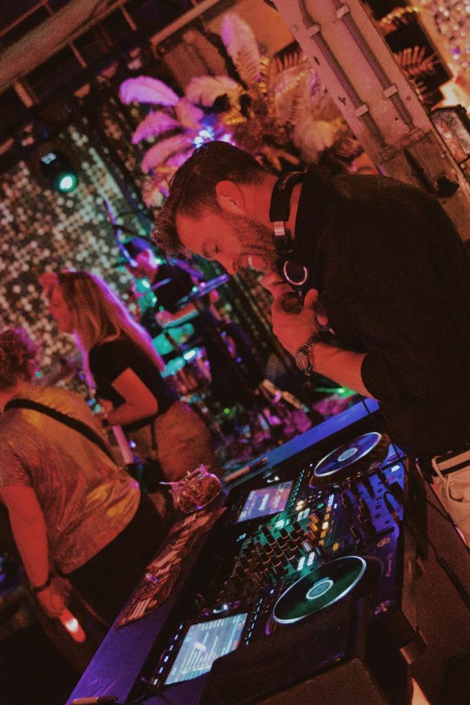 DJ Carlo | BRUILOFT DJ | FEEST DJ | BEDRIJFSFEEST | FESTIVAL, Dj