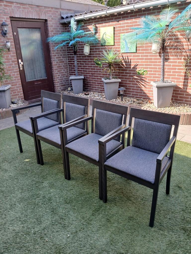 4 mooie nette eetkamerstoelen grijs/antraciet zijn nog nieuw, Huis en Inrichting, Ophalen, Zo goed als nieuw, Zwart