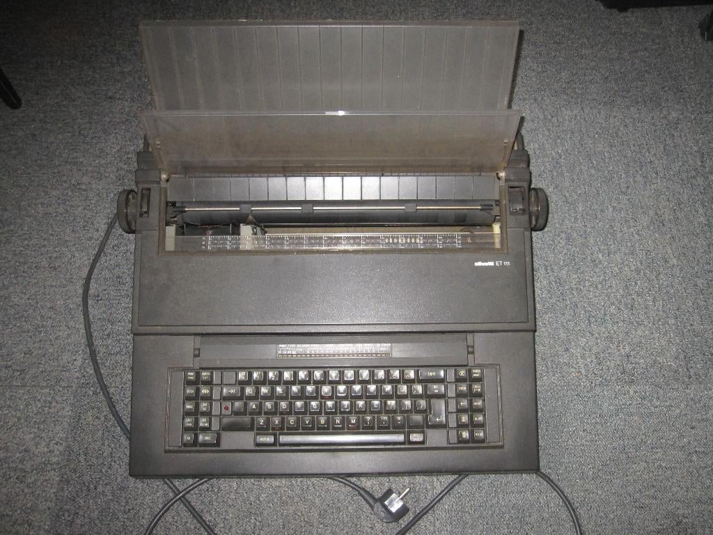 Olivetti ET 111 electrische typemachine uit de jaren “80, Antiek en Kunst, Ophalen