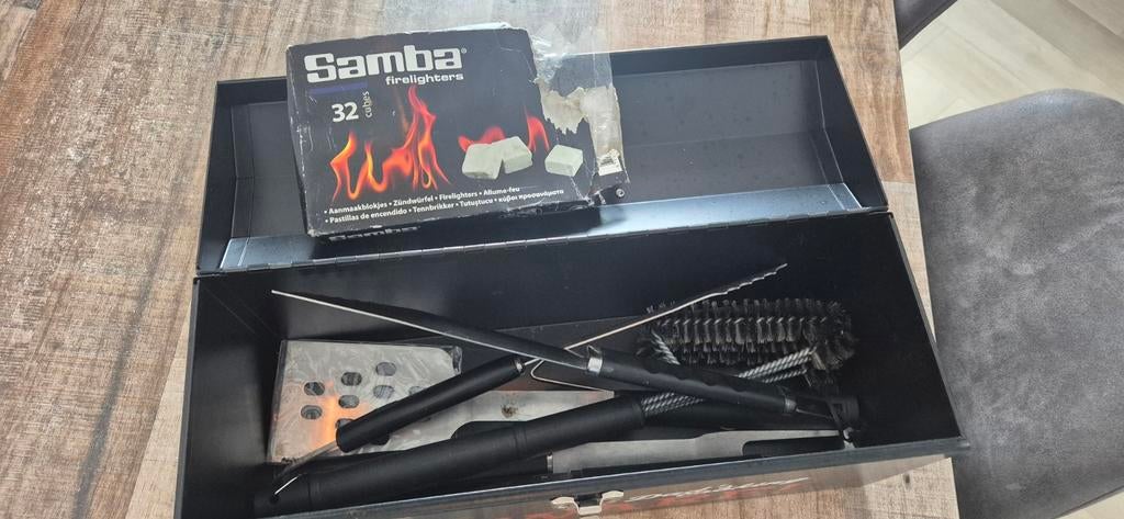 BBQ Set in Stalen Gereedschapskist - Cadeau Idee!, Ophalen, Zo goed als nieuw