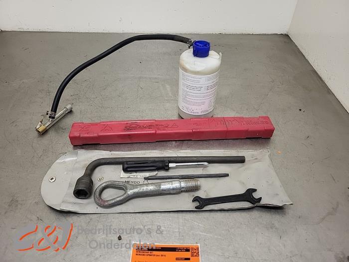 Gereedschap Set van een Mercedes Sprinter, Gebruikt, -, Ophalen of Verzenden, -