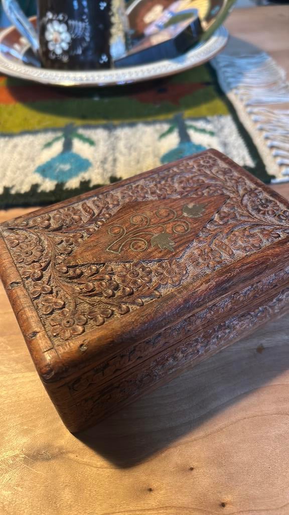Vintage houtsnijwerk doosje kistje uit India, Antiek en Kunst, Ophalen of Verzenden