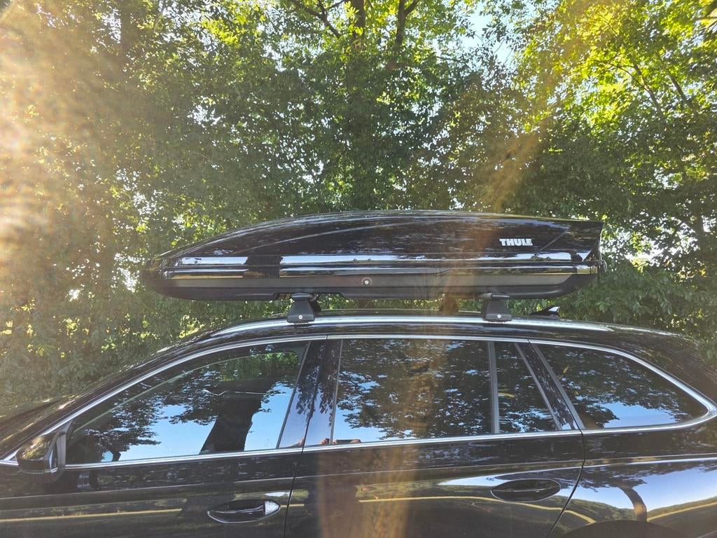 Te huur: 630 liter Dakkoffer Skikoffer Skibox Thule Motion, Auto diversen, Dakkoffers, Ophalen, Zo goed als nieuw