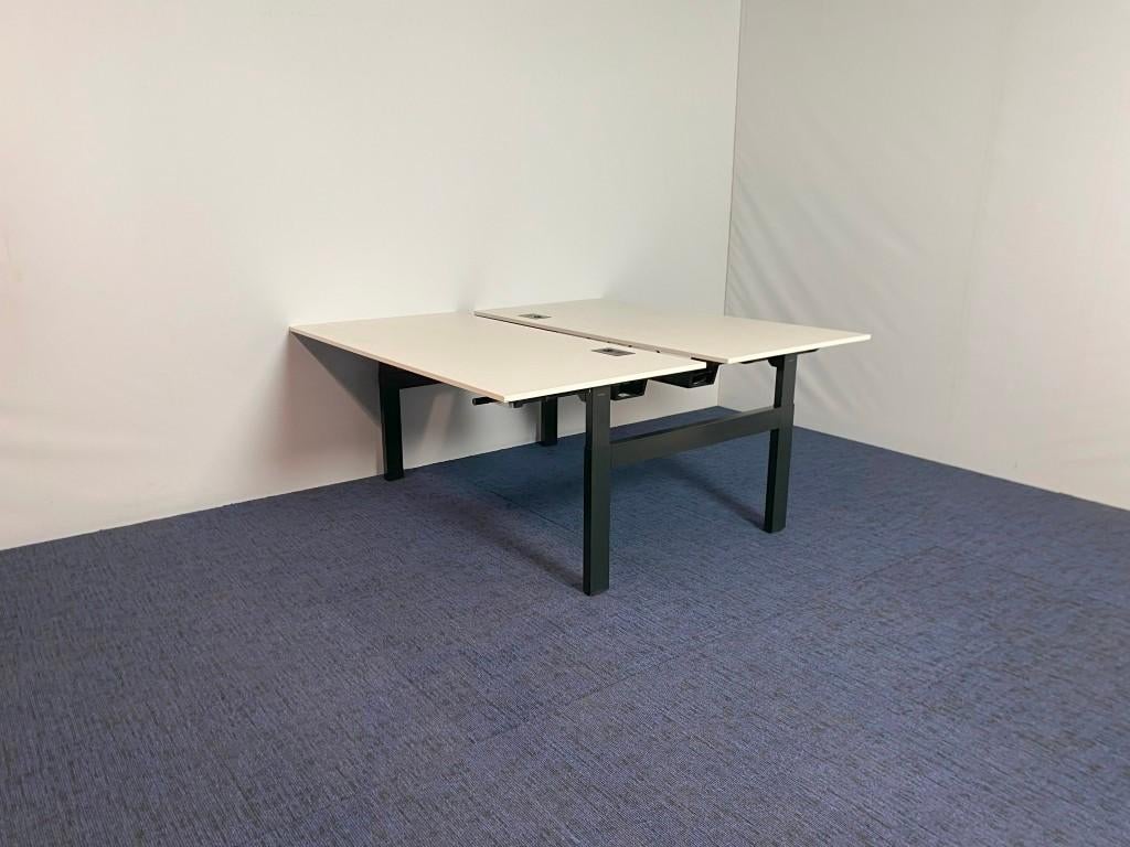2 x Bench bureau Ahrend Balance, wit/zwart, 160 x 170 cm., Ophalen, In hoogte verstelbaar, Gebruikt