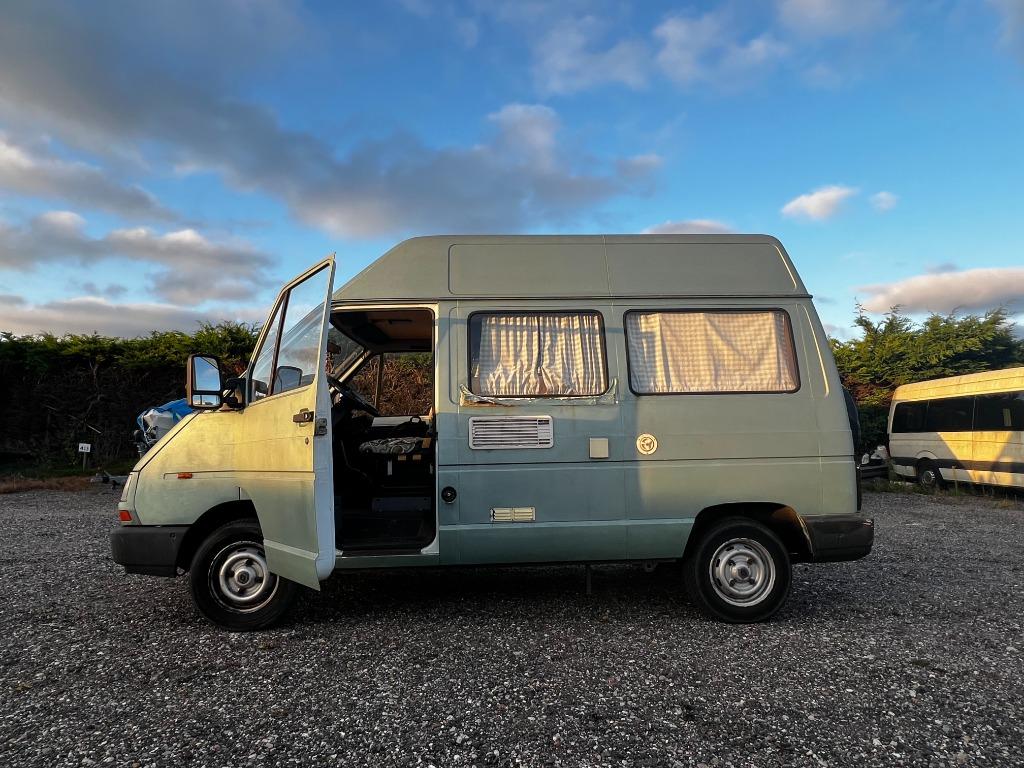 Renault Trafic camper Benzine -1997-235.757 km-APK 19/08/26, 1350 kg, Stof, Overige carrosserieën, 100 pk