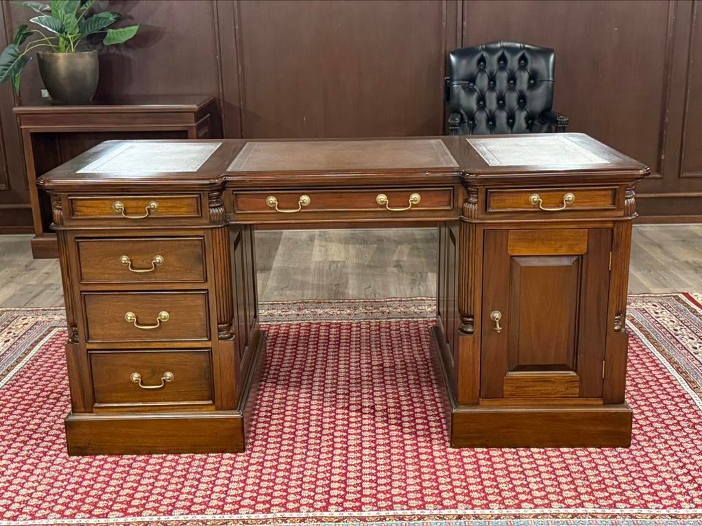 INKOOP/VERKOOP klassieke bureaus en Chesterfield stoelen, Ophalen of Verzenden, Gebruikt