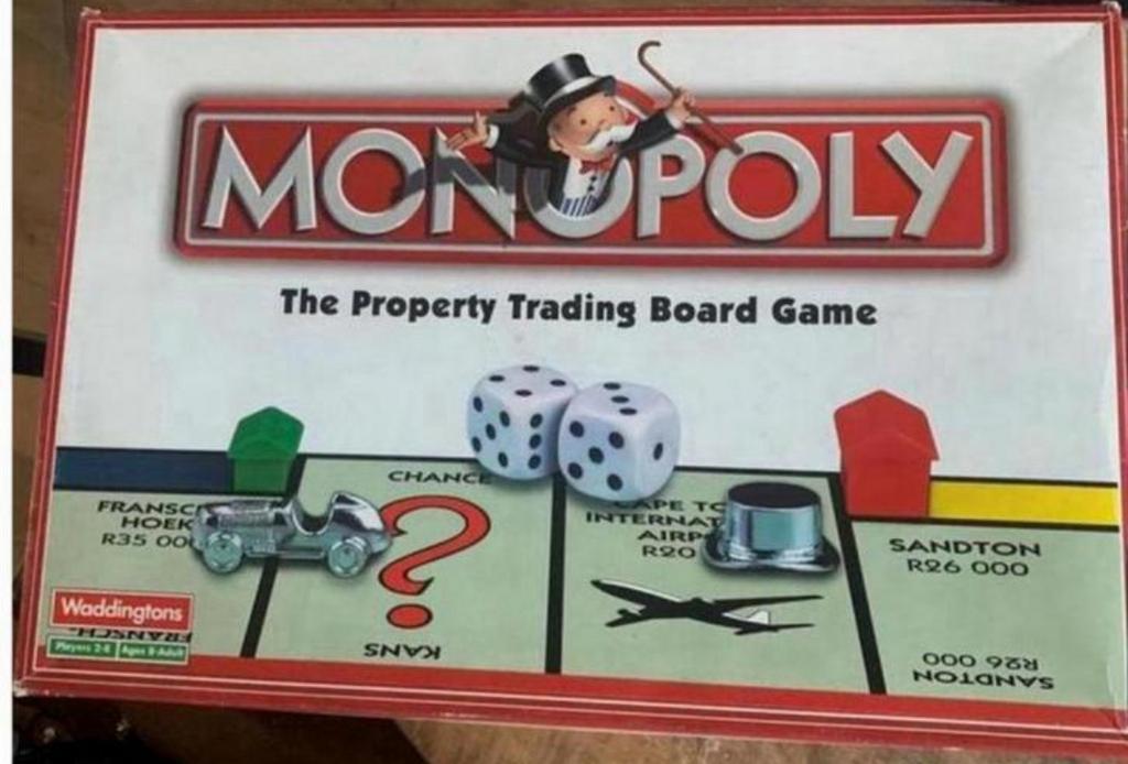 Monopoly property trading board game, Hobby en Vrije tijd, Gezelschapsspellen | Bordspellen, Ophalen of Verzenden, Zo goed als nieuw