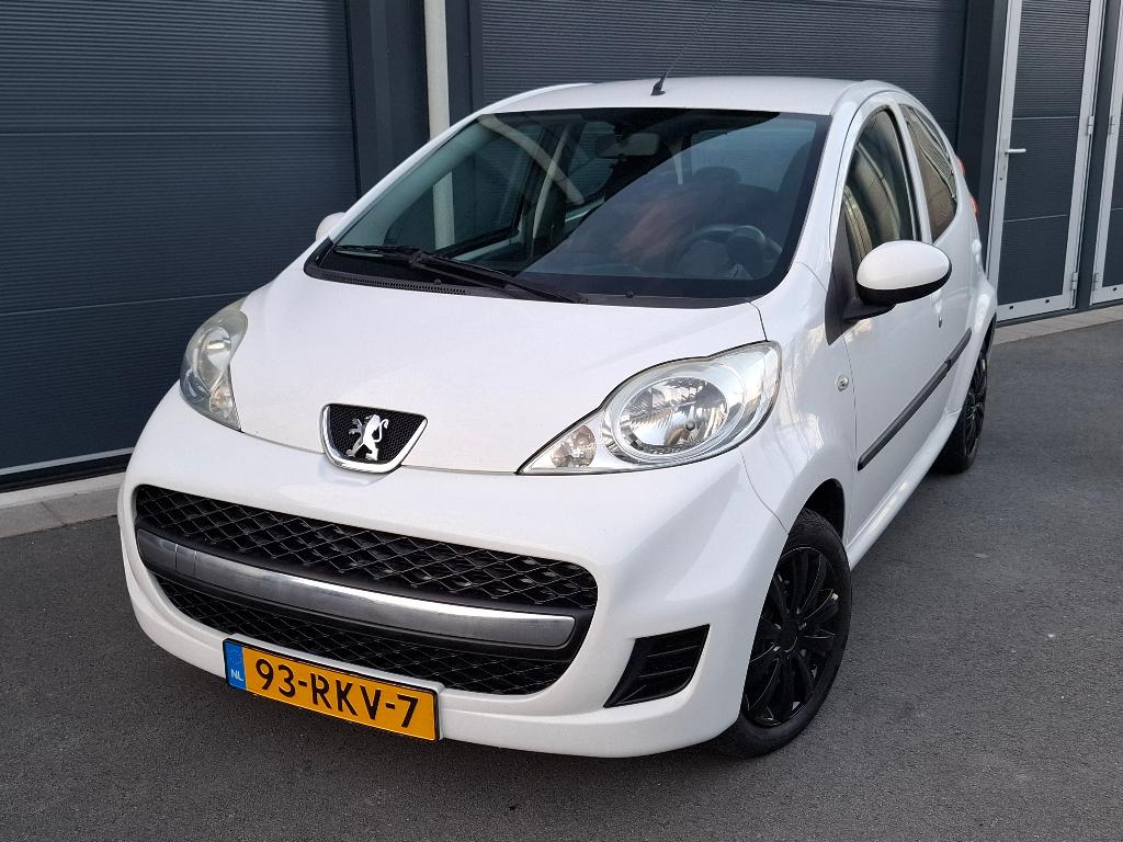 Peugeot 107 1.0 12V XS 5DR 2011 Wit, Voorwielaandrijving, Stof, Zwart, 4 stoelen