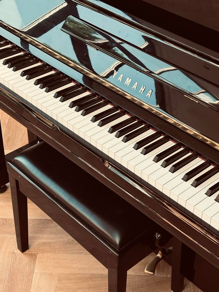 Yamaha U300S Silent Piano - Hoogglans Zwart, Muziek en Instrumenten, Piano's, Zwart, Ophalen of Verzenden, Zo goed als nieuw, Piano