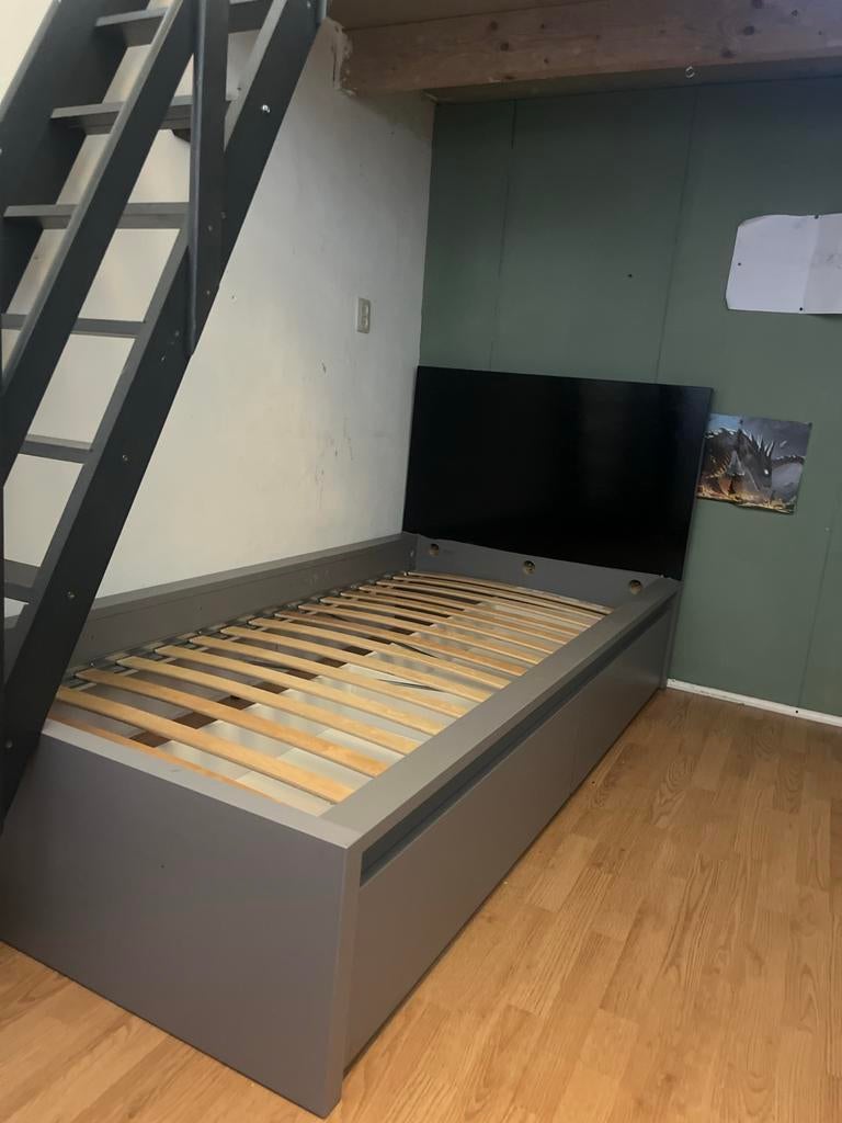 Grijs eenpersoonsbed met lades Ikea, Huis en Inrichting, Slaapkamer | Bedden, Ophalen, Gebruikt, 90 cm, Eenpersoons