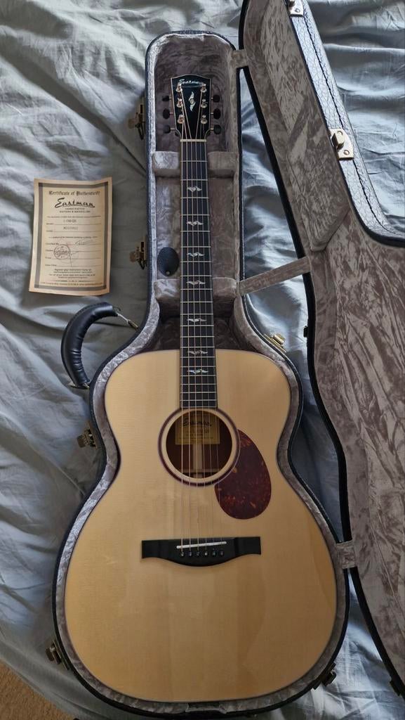 Eastman L-OM-QS Luthier series, Muziek en Instrumenten, Ophalen, Zo goed als nieuw, Western- of Steelstringgitaar, Met koffer