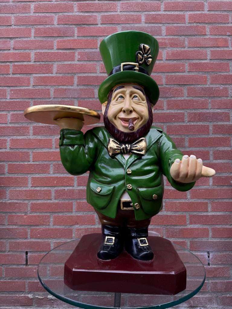 Ierse Leprechaun beeld met dienblad en asbak, Ophalen, Kunststof, 50 - 100 cm, Beeld