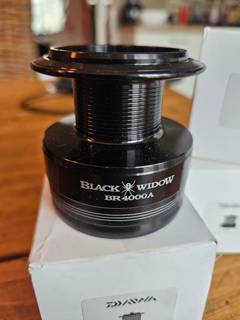Daiwa Black Widow BR 4000A Reserve Spoel, Ophalen of Verzenden, Molen