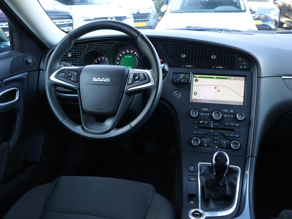 Saab 9-5 2.0T 220 PK ORIGINEEL NEDERLANDS + TREKHAAK | NAVIG, Auto's, Voorwielaandrijving, Euro 5, Stof, Zwart