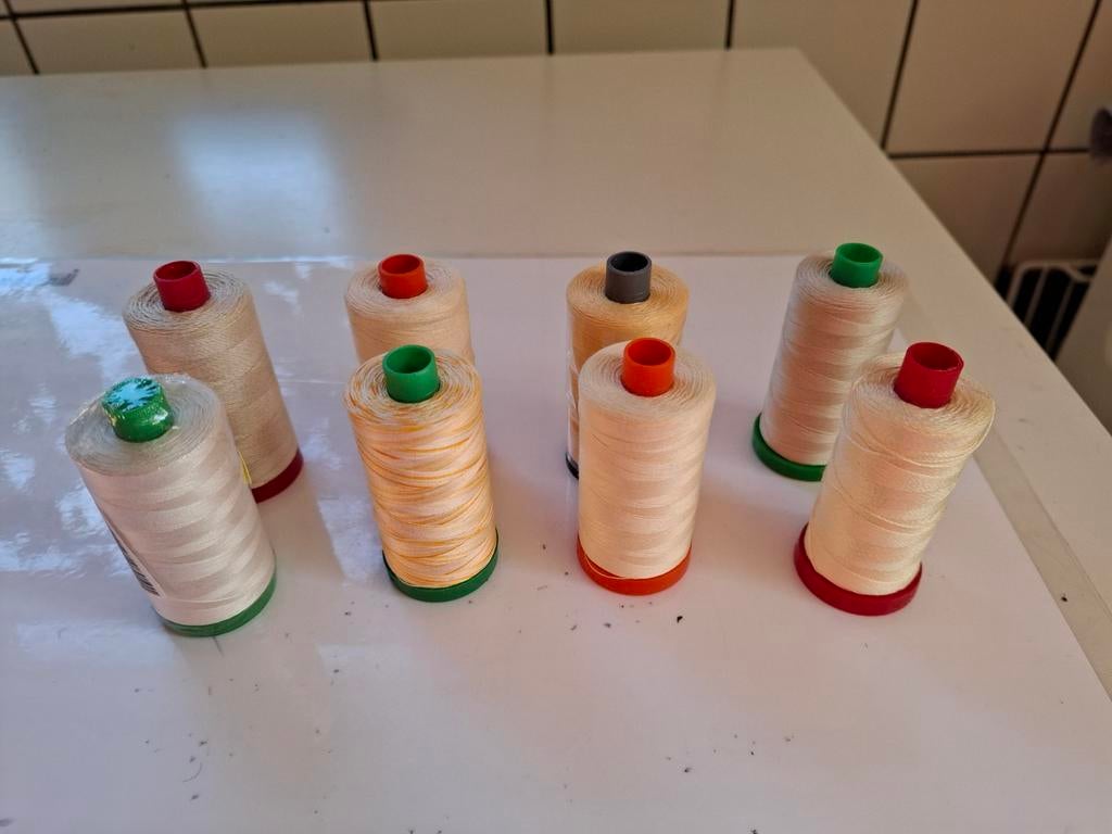 AURYFIL garen klos, lichte kleur, Ophalen of Verzenden, Zo goed als nieuw, Garen of Naald(en)