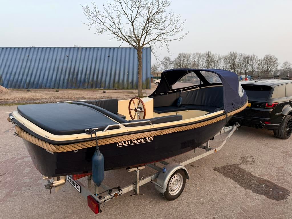 Nicki Sloep 530 8 PK /Compleet met elektrische kanteltrailer, Watersport en Boten, Sloepen, Ophalen of Verzenden