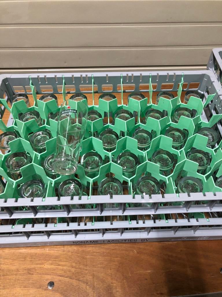 Heineken bierglazen slank model in krat, Verzamelen, Ophalen, Gebruikt, Bierglas