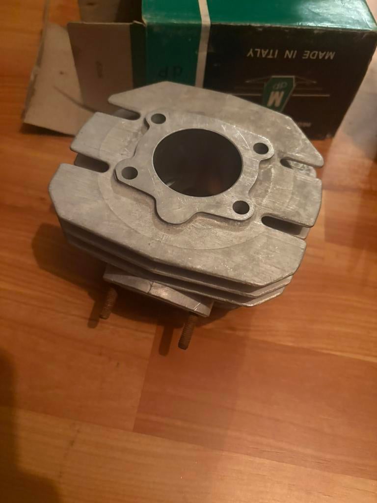 Cilinder motobecane ? NOS, Ophalen of Verzenden, Zo goed als nieuw, Cilinder, Overige merken