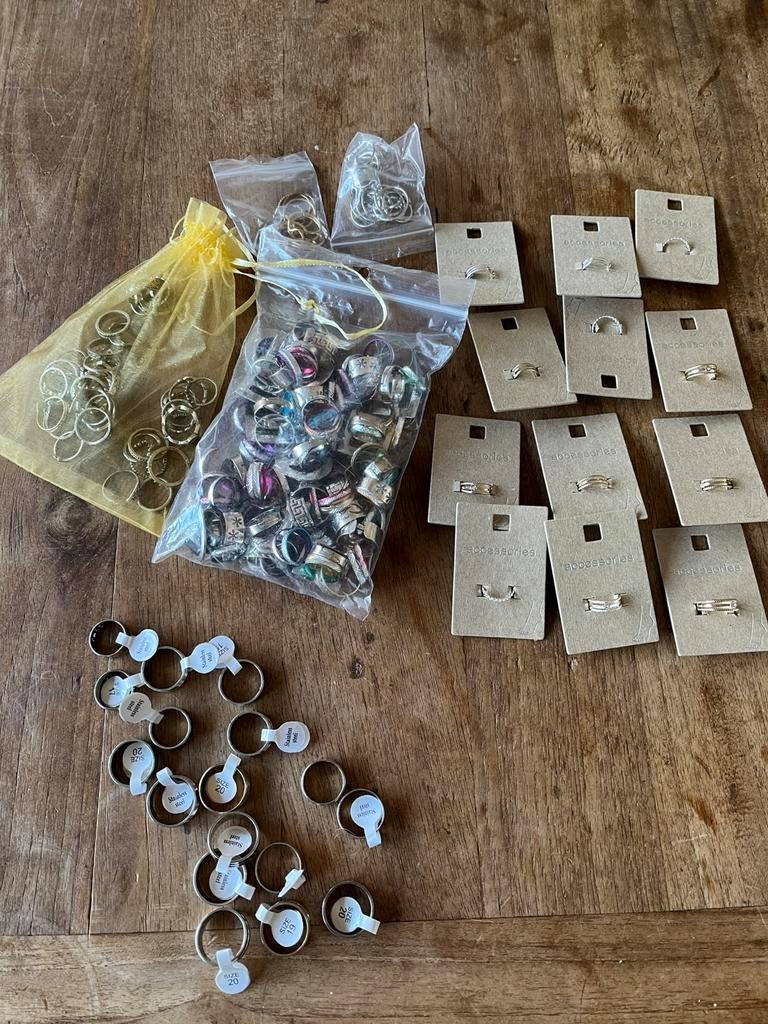 Partij diversen rvs ringen en teenringen, IJzer of Staal, Nieuw, Ophalen of Verzenden, 17 tot 18