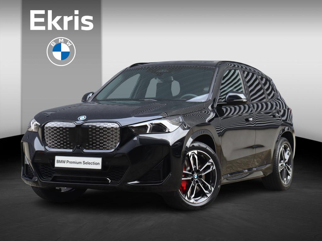 BMW iX1 eDrive20 | M Sportpakket Pro | Panodak | Head-Up | T, Zwart, 204 pk, 474 km, SUV of Terreinwagen