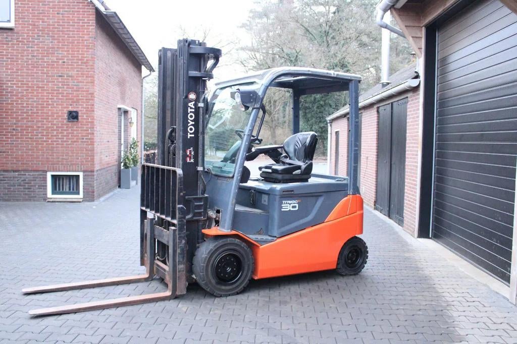 Toyota 8FBMKT30 heftruck elektrische triplex sidesift, Zakelijke goederen, Machines en Bouw | Heftrucks en Intern transport, 3000 tot 4000 kg