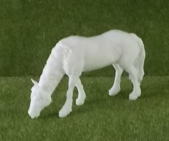 Grazende Fries 51 manen links, Verzamelen, Dierenverzamelingen, Ophalen of Verzenden, Nieuw, Paard, Beeldje of Figuurtje