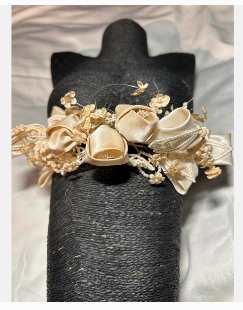 Prachtige antieke Elegante Tiara met Bloemen, Antiek en Kunst, Antiek | Kleding en Accessoires, Ophalen of Verzenden, Dames