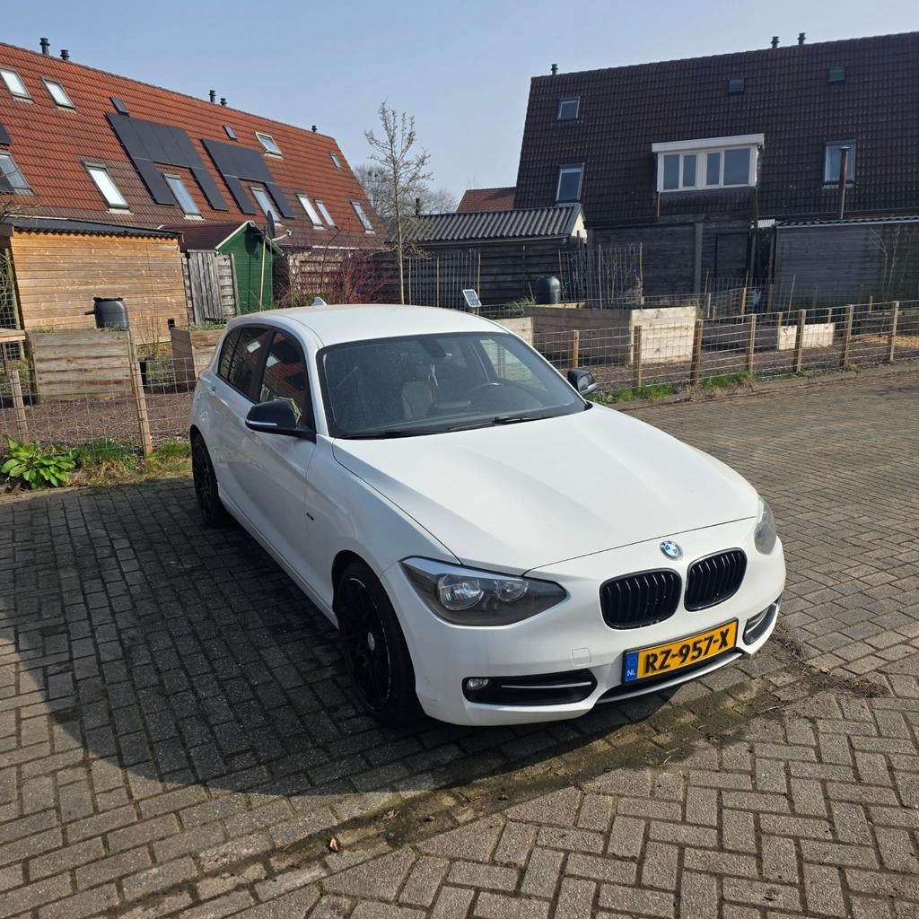 BMW 1-Serie 118I 125KW 5DR 2012 Wit, Auto's, BMW, Particulier, 1-Serie, Airbags, Airconditioning, Alarm, Boordcomputer, Elektrische buitenspiegels