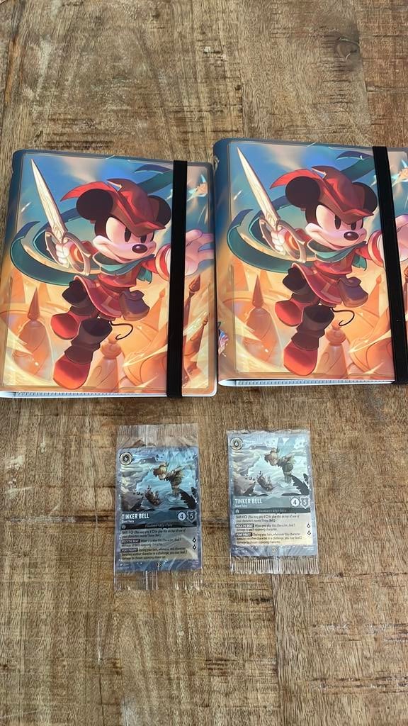 Lorcana fabled. 2x tinkerbell promo 2x klapper, Ophalen of Verzenden, Zo goed als nieuw