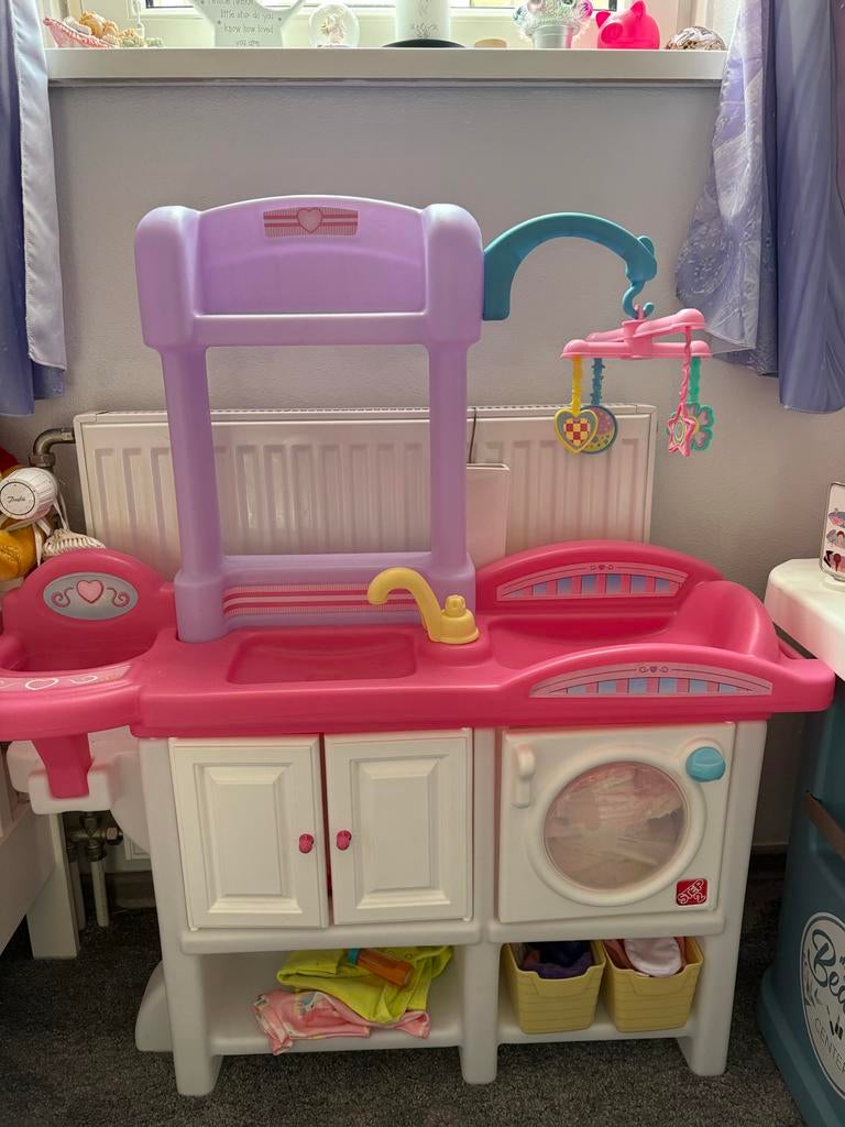 Step2 Love & Care Deluxe Nursery Poppen Verzorgingstafel, Ophalen of Verzenden, Gebruikt, Meisje