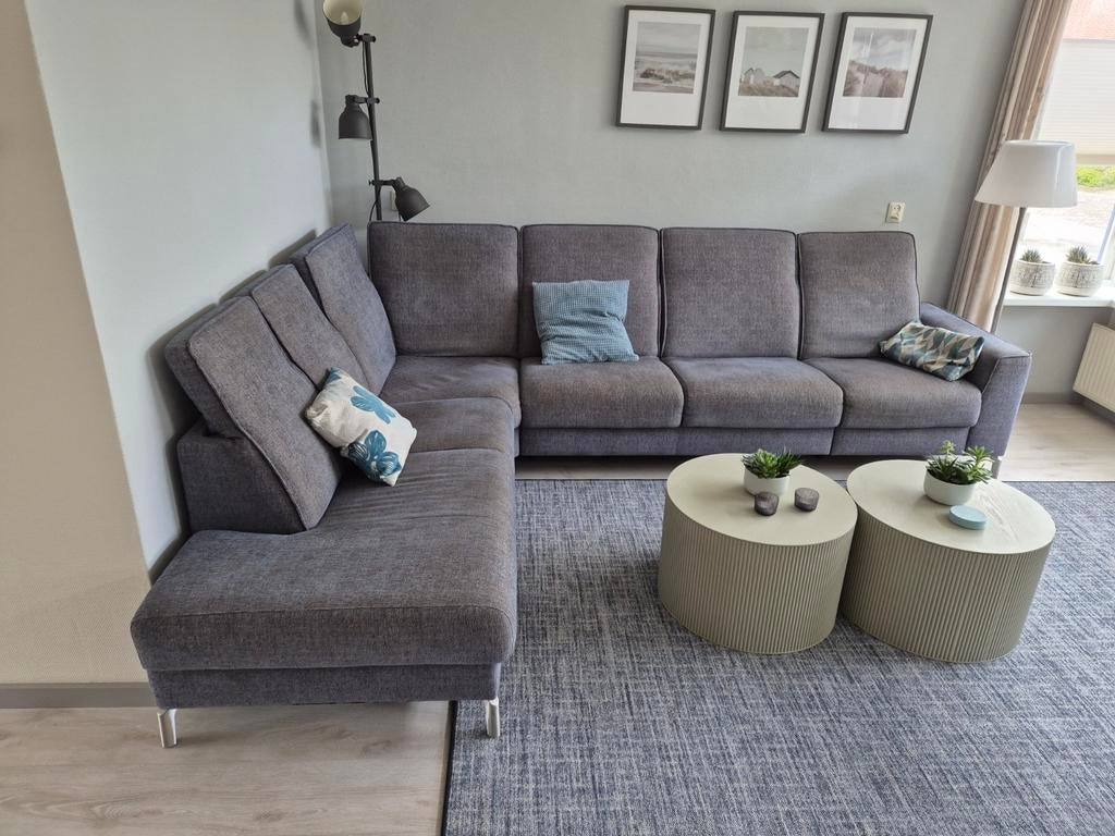 Hoekbank, karpet en 1 salontafel. Bieden alles vanaf €275, Ophalen, Gebruikt, Vierpersoons of meer, Stof