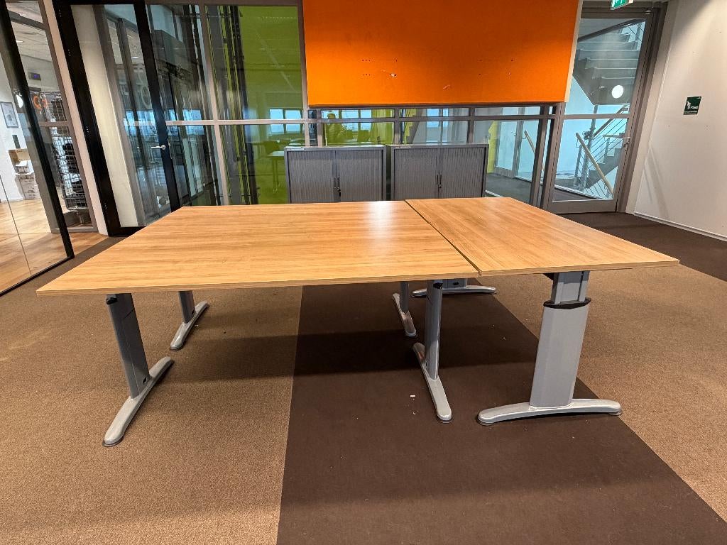 SET - Instelbaar trio-bureau met schroef, 10 sets, Ophalen of Verzenden, In hoogte verstelbaar, Gebruikt