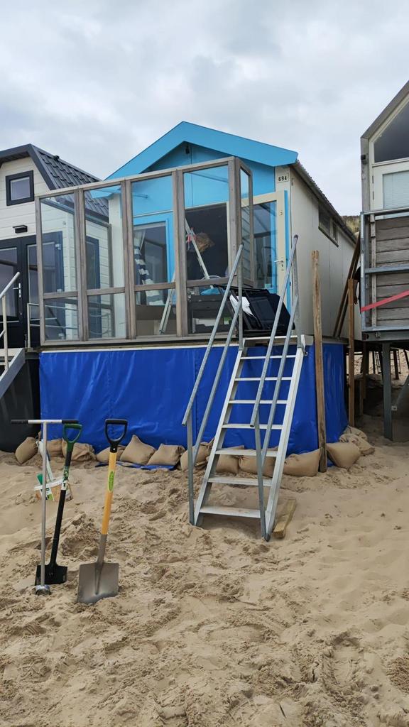 Strandhuisje zonder plek, Ophalen