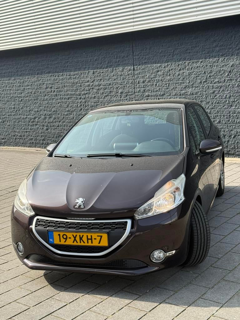 Peugeot 208 1.4 VTI 70KW/95PK 5-D 2012 Rood, Auto's, 40 €/maand, Zwart, Origineel Nederlands, Handgeschakeld