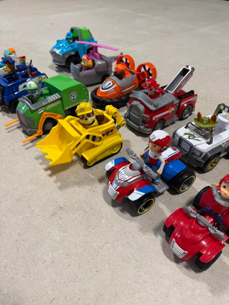 Paw patrol puppy auto’s met speelfiguur (11 setjes), Ophalen, Zo goed als nieuw