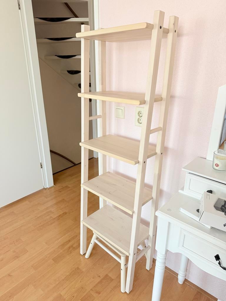 Houten opberg kast Ibiza style met kruk, Ophalen, Zo goed als nieuw