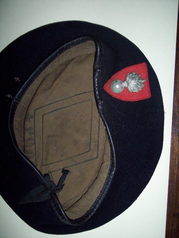 Diverse buitenlandse emblemen, baretten, etc, Verzamelen, Ophalen, Landmacht, Overige gebieden, Embleem of Badge