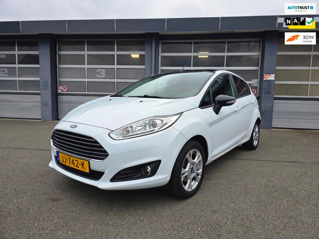 Ford Fiesta White Edition Zwarte Dak, Auto's, Stof, Euro 6, 525 kg, Origineel Nederlands
