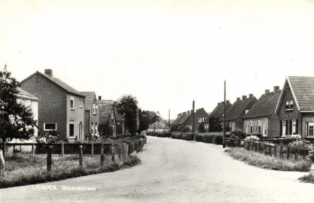 Lienden, Groenestraat - dorpsgezicht - ongelopen, Verzamelen, Ansichtkaarten | Nederland, Ophalen of Verzenden, Voor 1920, Ongelopen