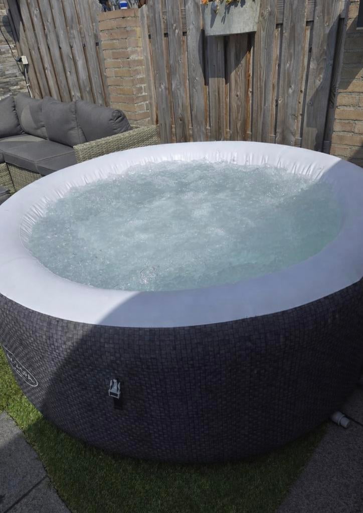 Opblaasbare jacuzzi, Tuin en Terras, Bubbelbaden en Hottubs, Ophalen of Verzenden, Zo goed als nieuw