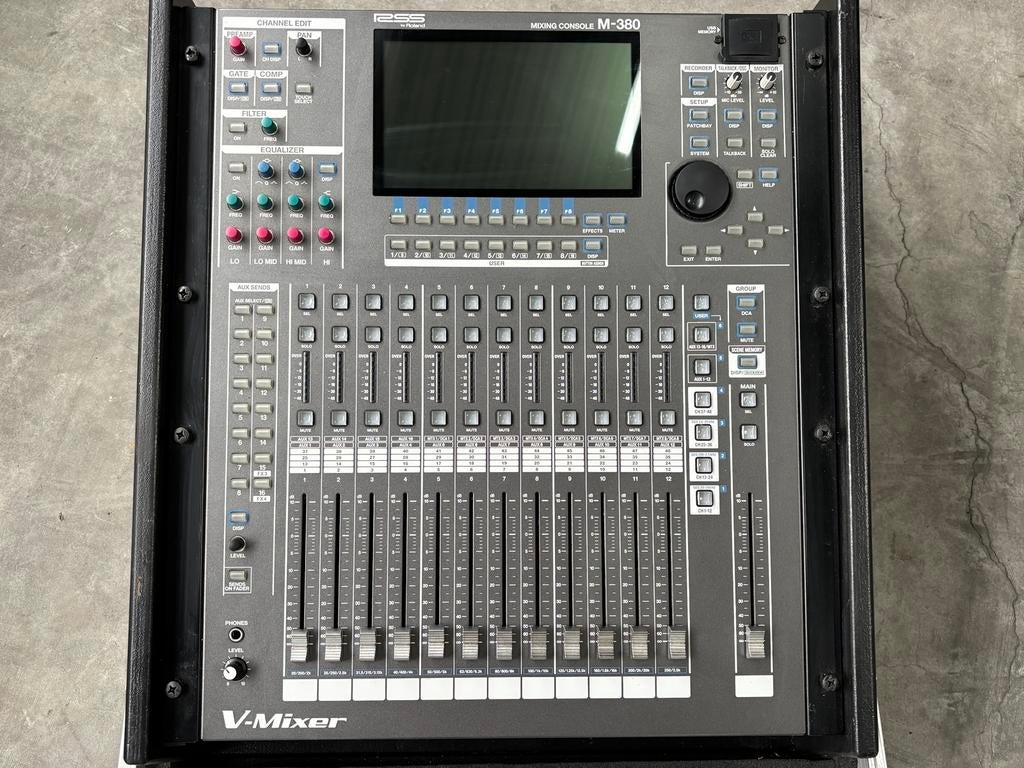 Roland M-380 digitale mengtafel in flightcase, Ophalen, Zo goed als nieuw, 20 kanalen of meer