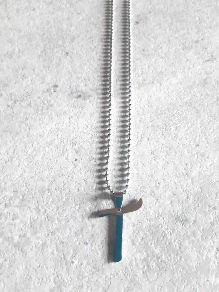 Nieuwe stalen zilver kleurige ketting met hanger. Letter T., Nieuw, Ophalen of Verzenden, Zilver, Overige materialen