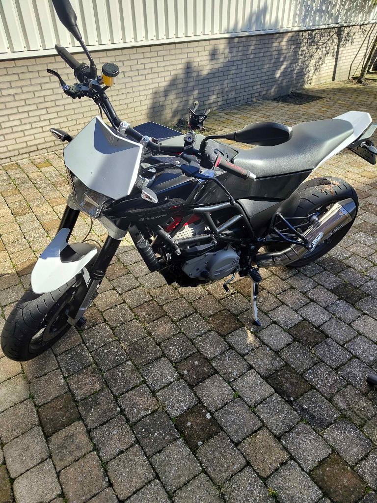 Husqvarna Nuda 900, Motoren, 2 cilinders, Motorrijbewijs A, 900 cc, Particulier