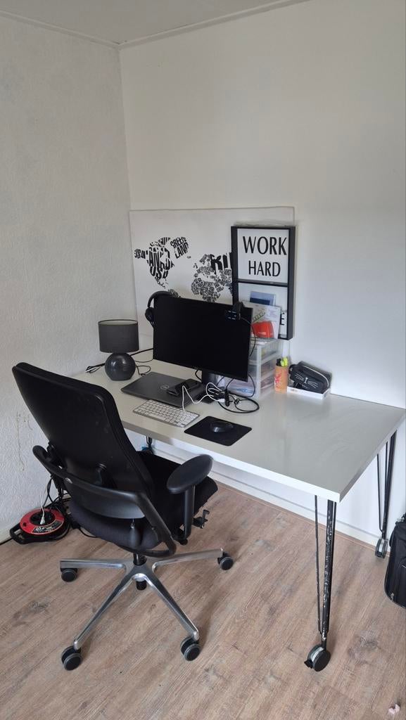 Verrijdbaar wit bureau met wieltjes - flexibel en stevig, Huis en Inrichting, Bureaus, Ophalen