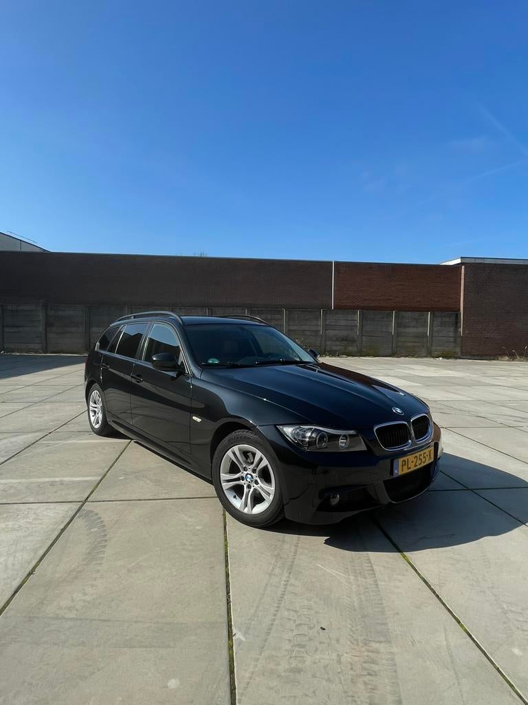 BMW 3-serie 320i Touring M-pakket, vol opties, 1995 cc, Zwart, Particulier, 1405 kg